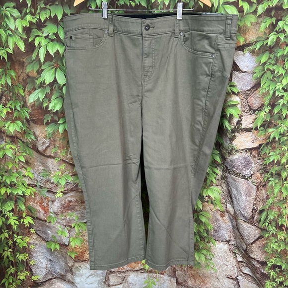 NWT TORRID Olive Cropped Bombshell Skinny Jeans, 28W - Picture 2 of 11